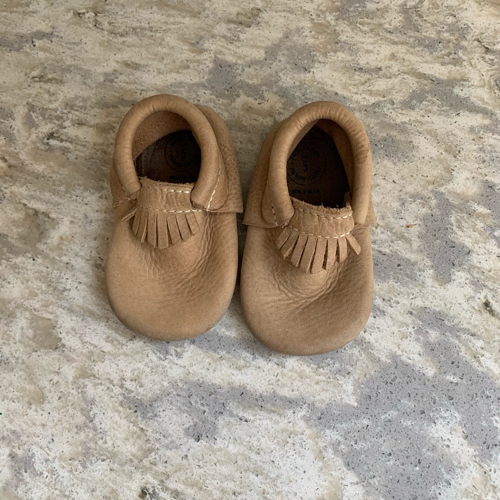 Freshly Picked weathered brown Mini Sole City Mocc